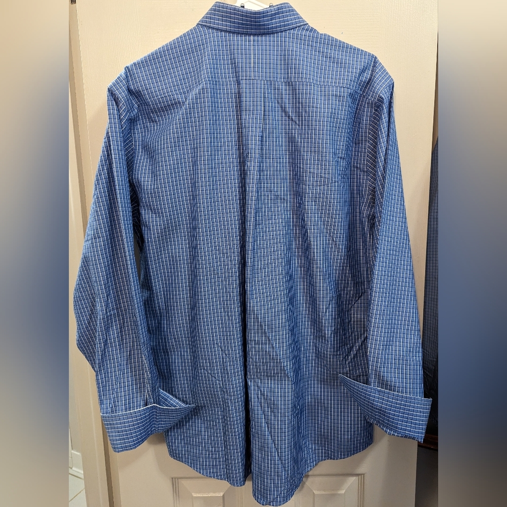 L.L.Bean Button Down. Size Medium. - Picture 3 of 4